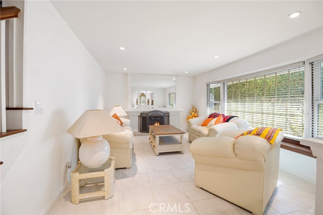 23900 Darbun Drive, Newhall CA: https://media.crmls.org/medias/1c14d9a5-a8bc-42c5-bc03-dad3625471f2.jpg