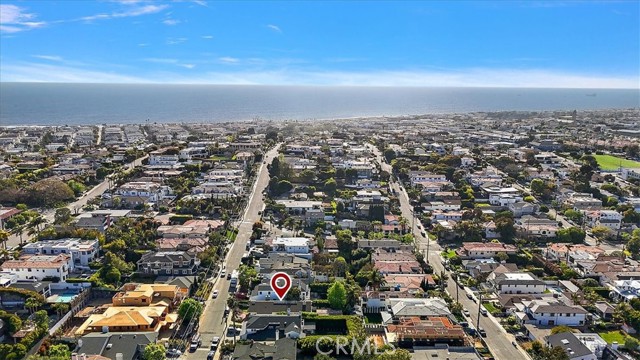 927 9th Street, Manhattan Beach, California 90266, 4 Bedrooms Bedrooms, ,2 BathroomsBathrooms,Residential,For Sale,9th Street,SB24101906