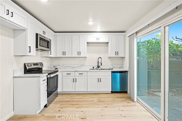 23254 Orange Avenue, Lake Forest CA: https://media.crmls.org/medias/1c1600e5-e79a-43c1-849a-8d4a5e415a60.jpg