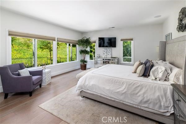 https://media.crmls.org/medias/1c177da2-ed99-4e6a-9467-663763dd77e1.jpg?preset=X-Large