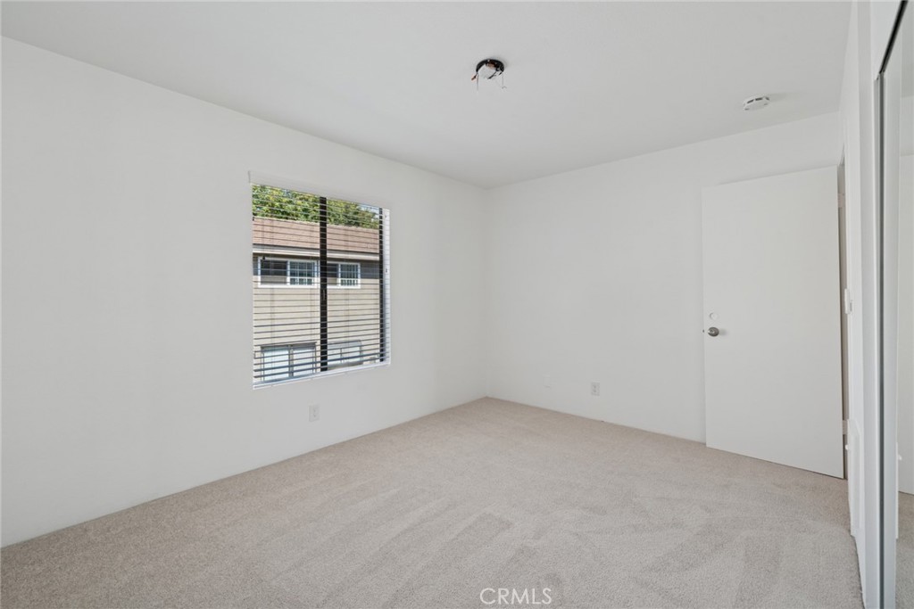 MLS #OC25195498 image #16