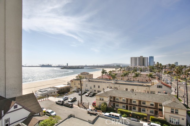 1750 E Ocean Boulevard, Long Beach CA: https://media.crmls.org/medias/1c18fa3b-f843-4526-87e8-b6f9908c919f.jpg