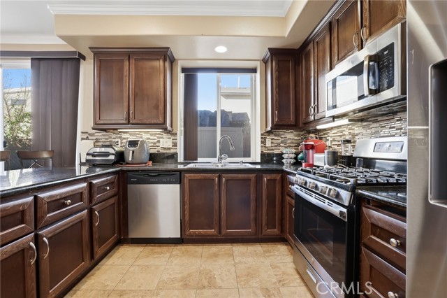 Detail Gallery Image 11 of 35 For 11379 Villa Del Sol, Pacoima,  CA 91331 - 4 Beds | 3 Baths