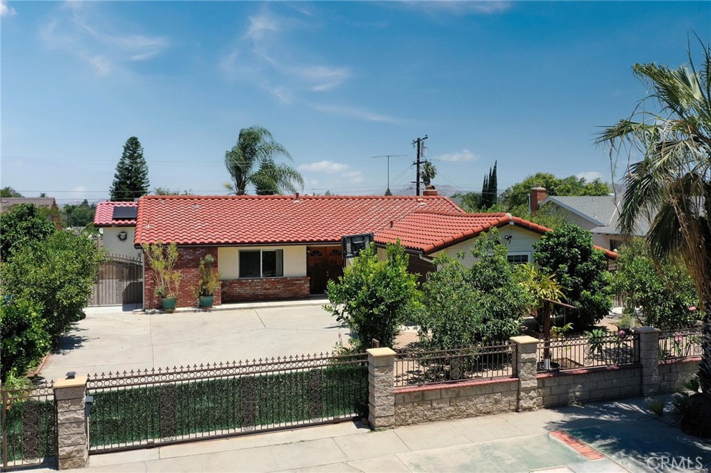 129 E Rancho