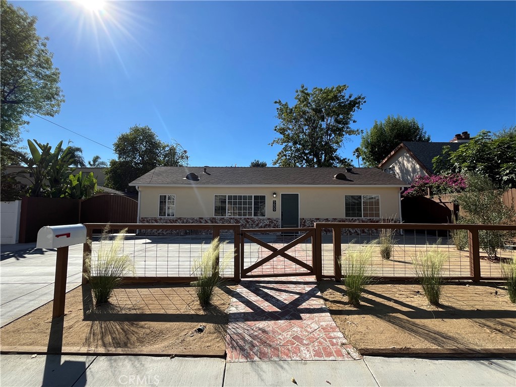 5609 Radford