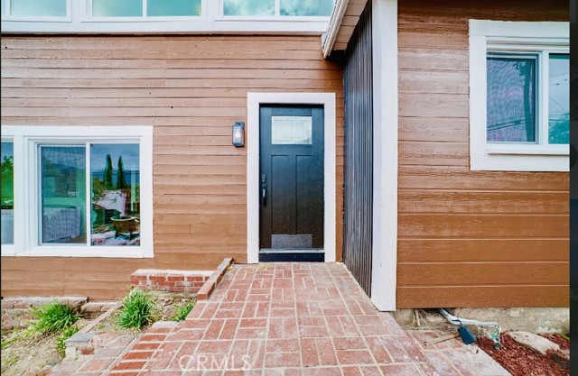 Detail Gallery Image 2 of 27 For 2423 Rockdell, La Crescenta,  CA 91214 - 4 Beds | 3 Baths