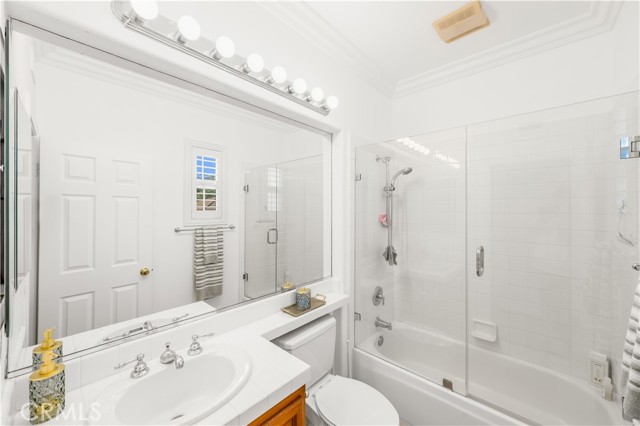 1040 S Summer Breeze Lane, Anaheim CA: https://media.crmls.org/medias/1c1c57b1-c9ce-4538-a3d9-44931c5c7bc4.jpg