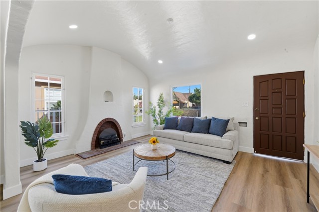 Detail Gallery Image 4 of 24 For 10025 San Anselmo, South Gate,  CA 90280 - 3 Beds | 2 Baths