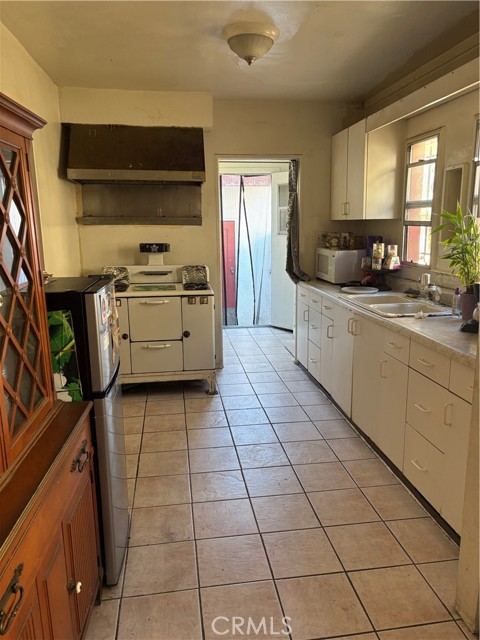 6628 Rose Avenue, Long Beach CA: https://media.crmls.org/medias/1c1decf4-8d83-498e-9406-c178298a3696.jpg