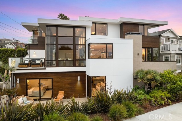 2114 Manhattan Ave, Hermosa Beach CA: https://media.crmls.org/medias/1c1e0166-0ea7-4f32-992c-524f363f7f6c.jpg