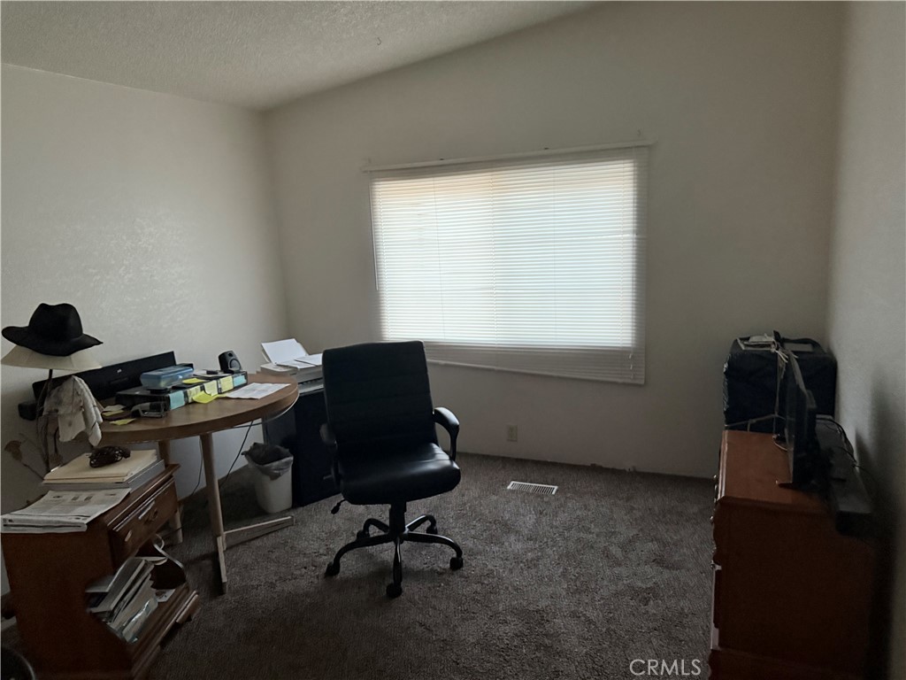 https://media.crmls.org/medias/1c1fdae9-fa1d-4029-a028-1a21b7545ac4.jpg?preset=X-Large