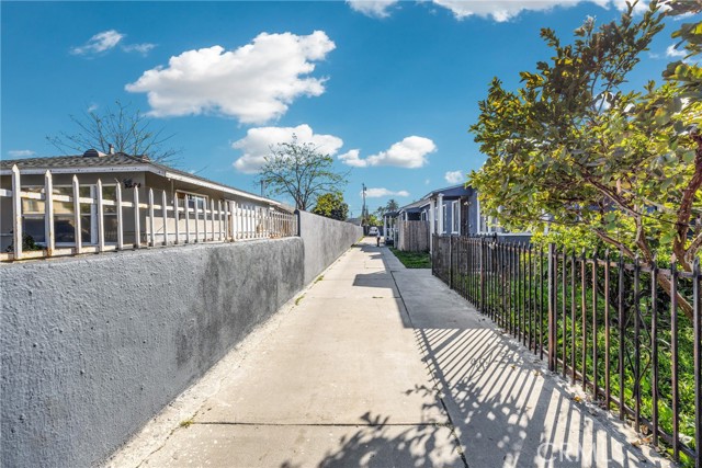 Detail Gallery Image 2 of 32 For 3218 Euclid, Lynwood,  CA 90262 - – Beds | – Baths