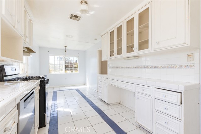 Detail Gallery Image 16 of 48 For 17149 Donmetz, Granada Hills,  CA 91344 - 4 Beds | 2 Baths