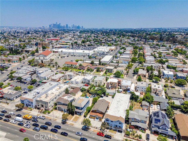 2104 Crenshaw Boulevard, Los Angeles CA: https://media.crmls.org/medias/1c204da1-52e5-4ade-9de1-0f7174d053a8.jpg