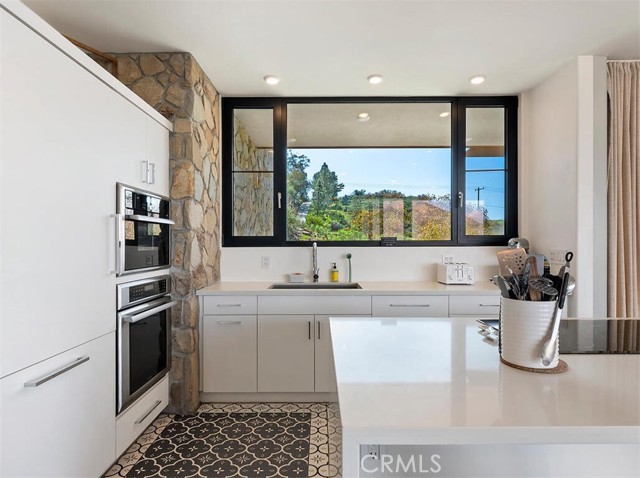 Detail Gallery Image 19 of 62 For 10875 Pacific View Dr, Malibu,  CA 90265 - 2 Beds | 2 Baths