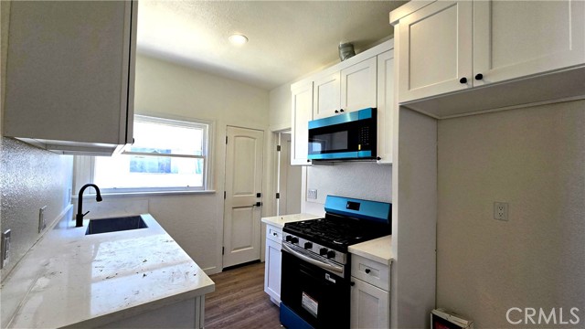 Detail Gallery Image 4 of 9 For 973 N Park #5,  Long Beach,  CA 90813 - 2 Beds | 1 Baths