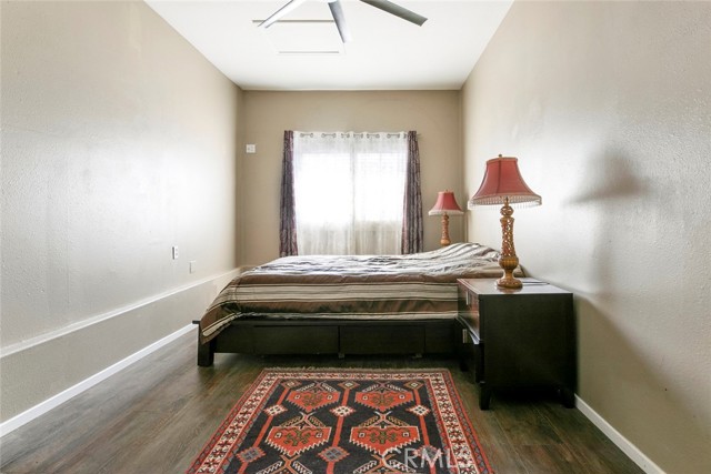 28741 Park Woodland Place, Saugus CA: https://media.crmls.org/medias/1c21fbb5-3156-4a27-9143-2064ef6c15dd.jpg