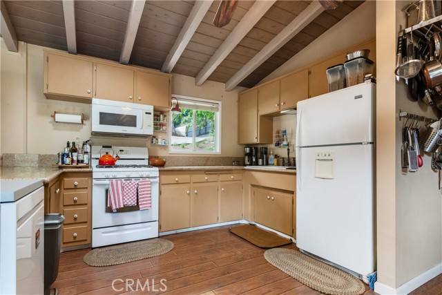 Detail Gallery Image 4 of 44 For 1145 Rivera Dr, Wrightwood,  CA 92397 - 3 Beds | 2 Baths