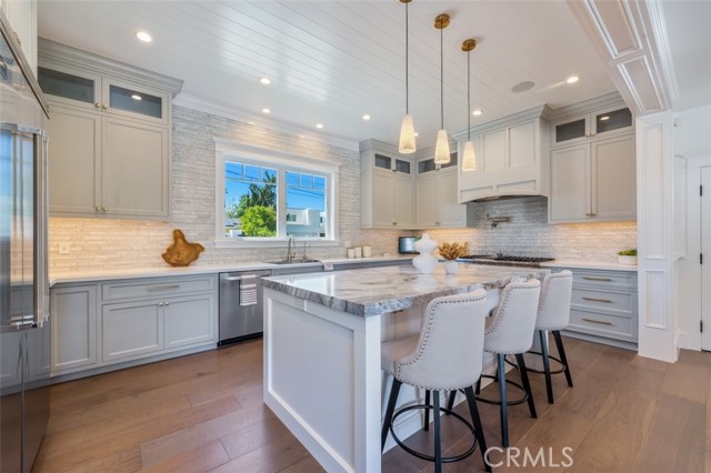 Detail Gallery Image 10 of 59 For 20701 Dumont St, Woodland Hills,  CA 91364 - 8 Beds | 9 Baths