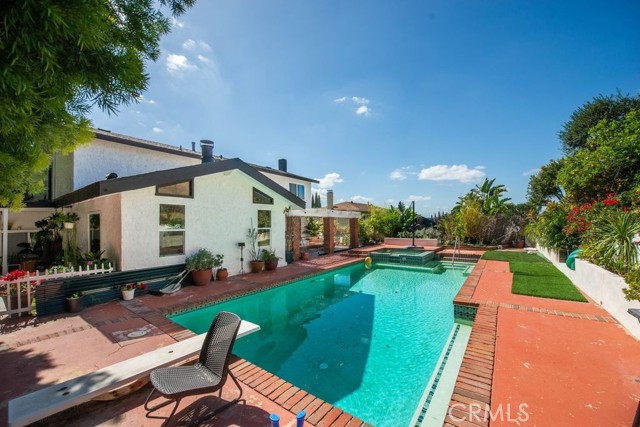 Detail Gallery Image 34 of 49 For 2057 Woodglen St, Simi Valley,  CA 93065 - 4 Beds | 2/1 Baths