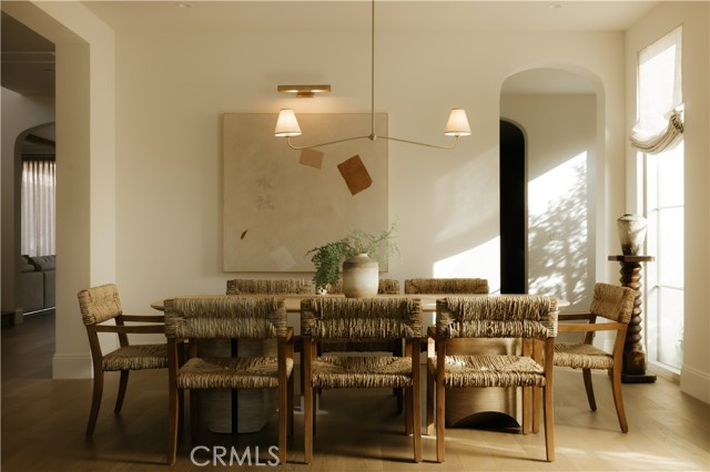 Detail Gallery Image 8 of 50 For 4748 Noble Ave, Sherman Oaks,  CA 91403 - 5 Beds | 5/1 Baths