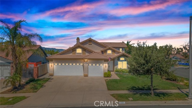 729 Black Oak Circle, Corona, CA 92881