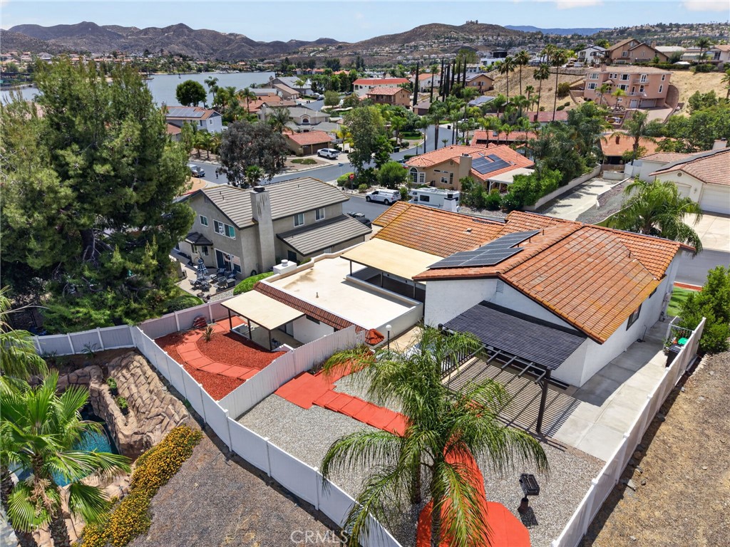 https://media.crmls.org/medias/1c26d821-de63-4a85-a375-0b3fb7d08dab.jpg?preset=X-Large