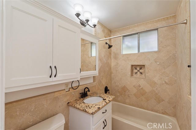 1768 Gates Avenue, Manhattan Beach CA: https://media.crmls.org/medias/1c27156c-ed2e-4c8e-a292-97453a6875d0.jpg