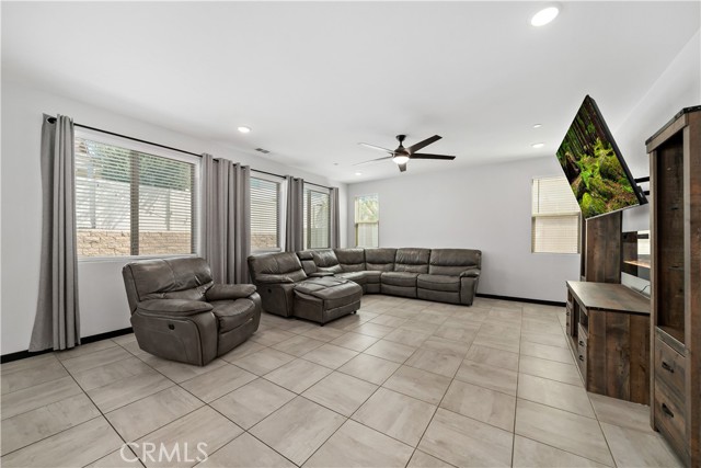 Detail Gallery Image 19 of 72 For 30924 Falling Star Pl, Murrieta,  CA 92563 - 4 Beds | 3 Baths