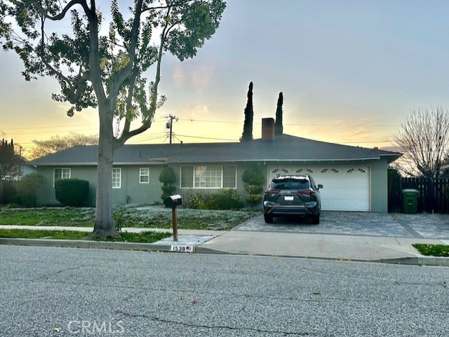 1539 Crater Street photo 2