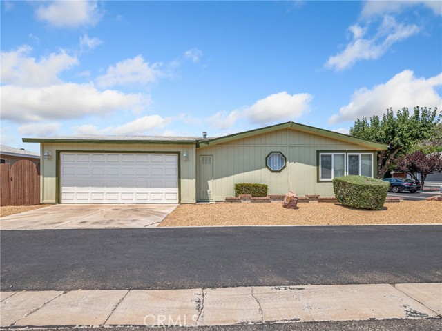 Detail Gallery Image 2 of 29 For 21621 Sandia Rd #32,  Apple Valley,  CA 92308 - 3 Beds | 2 Baths
