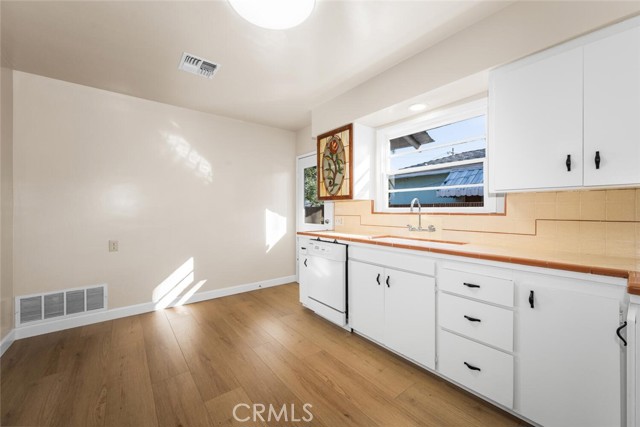 Detail Gallery Image 14 of 53 For 11371 Garden Grove Bld, Garden Grove,  CA 92843 - 2 Beds | 1 Baths