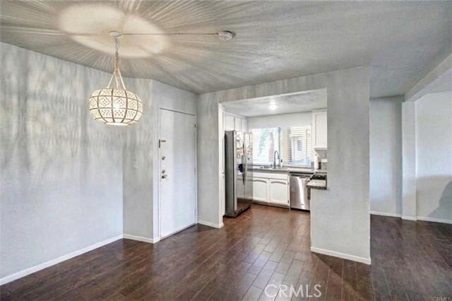 Detail Gallery Image 4 of 13 For 7800 Topanga Canyon #204,  Canoga Park,  CA 91304 - 2 Beds | 2 Baths