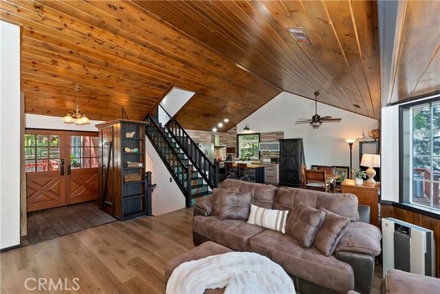 Detail Gallery Image 5 of 28 For 276 Augusta Ct, Lake Arrowhead,  CA 92352 - 3 Beds | 2/1 Baths