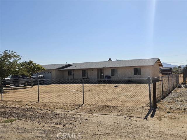 Detail Gallery Image 1 of 27 For 15235 Apache Rd, Apple Valley,  CA 92307 - 3 Beds | 2 Baths