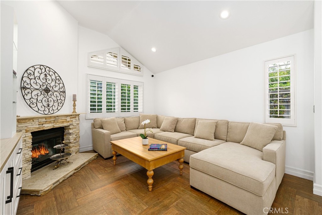 MLS #OC25233246 image #2