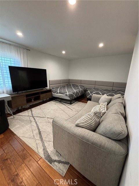 5533 Edward E Horton Lane, Encino CA: https://media.crmls.org/medias/1c2a6f72-7c68-4368-add1-8166247b18af.jpg