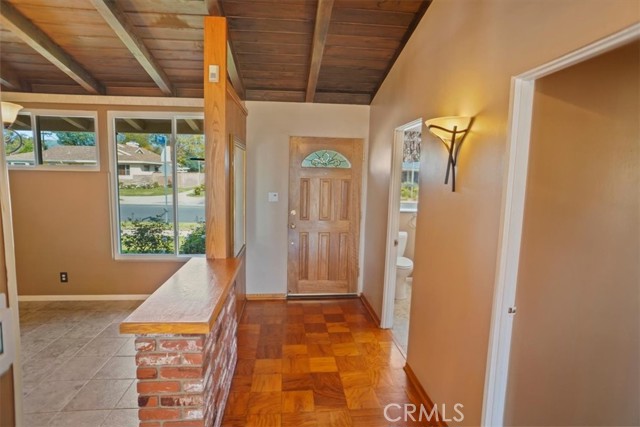 Detail Gallery Image 3 of 18 For 8347 Delco Ave, Winnetka,  CA 91306 - 3 Beds | 2 Baths