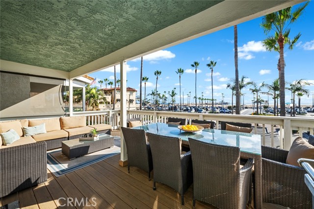 Detail Gallery Image 7 of 41 For 700 E Oceanfront, Newport Beach,  CA 92661 - 4 Beds | 3 Baths