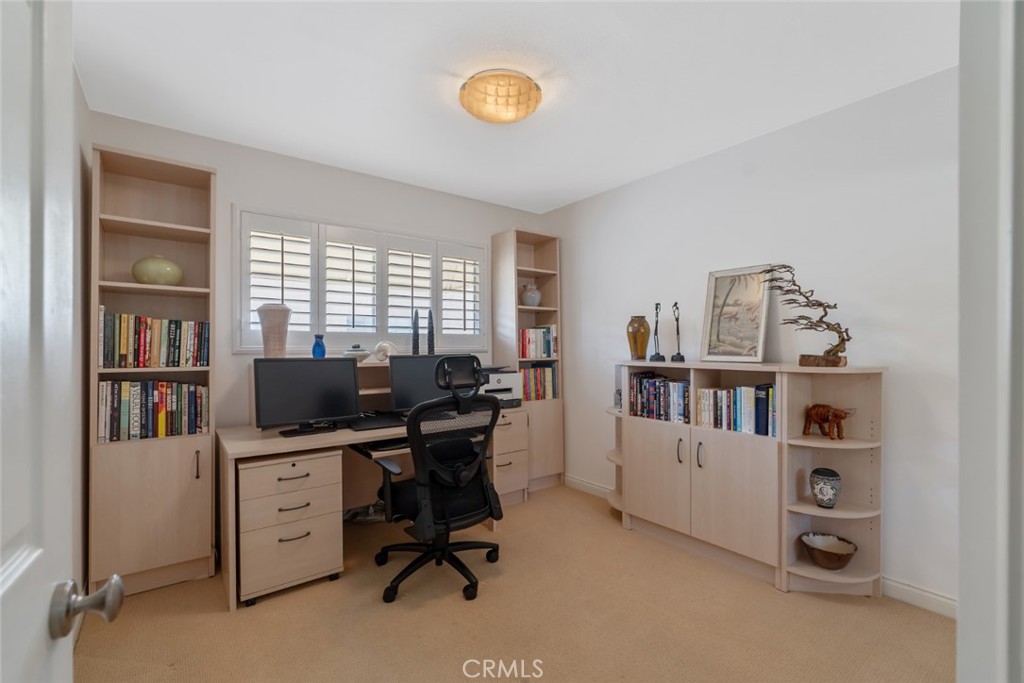 https://media.crmls.org/medias/1c2c7bcd-e0a2-45d3-92a1-1db7fa381fdd.jpg?preset=X-Large