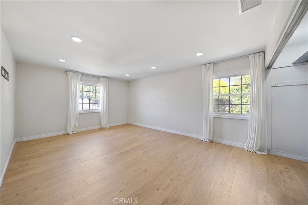 https://media.crmls.org/medias/1c2d6b69-0250-47b2-8ab9-f4b271fde689.jpg?preset=X-Large