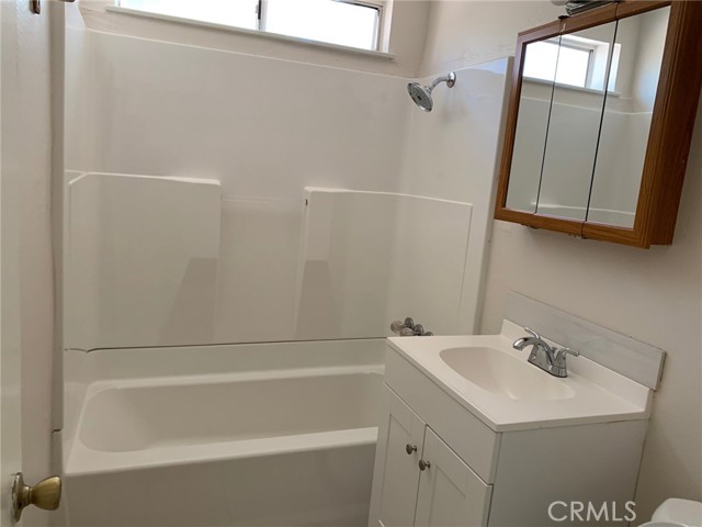 Detail Gallery Image 12 of 15 For 31074 Camino Del Este, Temecula,  CA 92591 - 3 Beds | 2 Baths