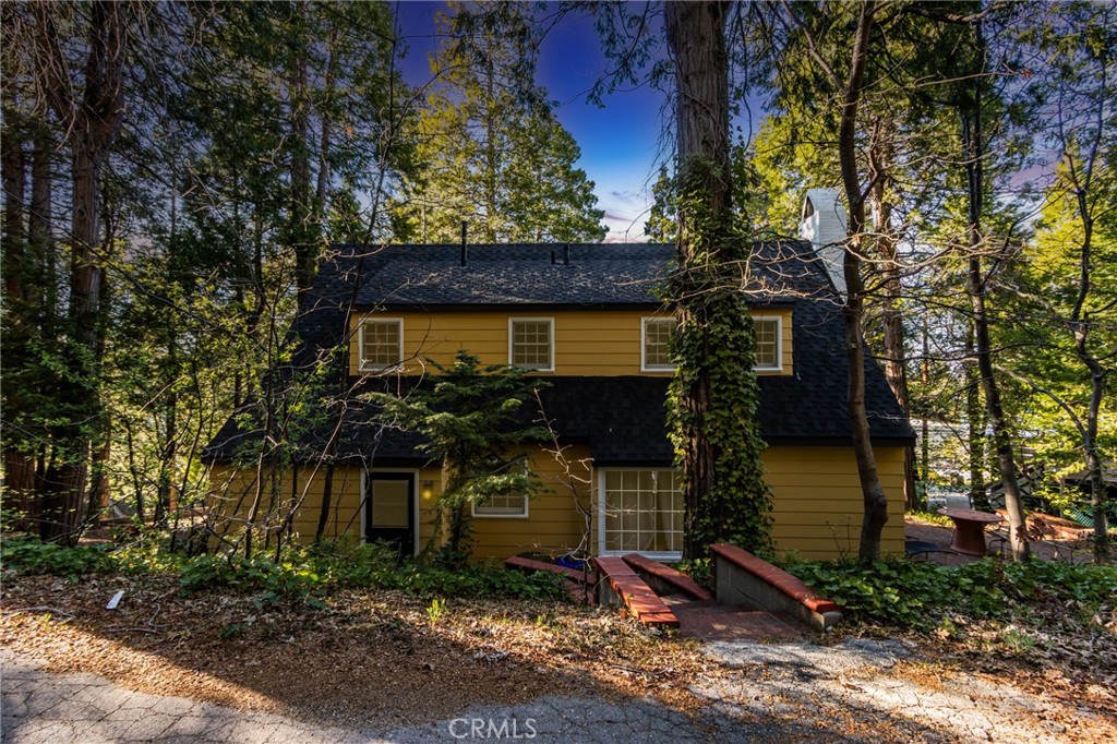 https://media.crmls.org/medias/1c2f52b0-6efd-4fd8-8649-6e7d13f3e70a.jpg?preset=X-Large