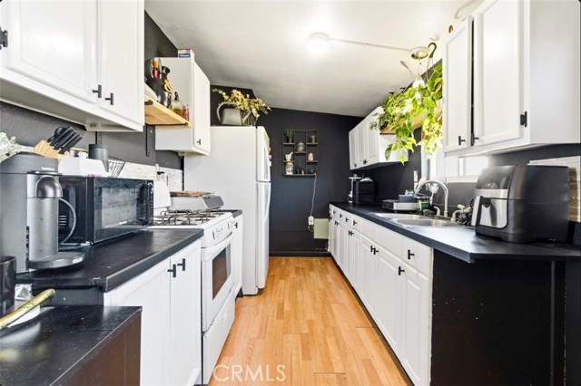 Detail Gallery Image 17 of 39 For 19449 Chamisal, Adelanto,  CA 92301 - 4 Beds | 2 Baths