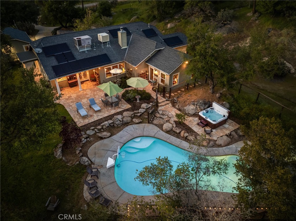 https://media.crmls.org/medias/1c303f87-5b39-4f30-81be-f1cdf7821de4.jpg?preset=X-Large