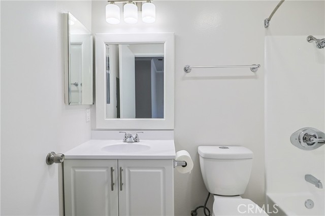 8338 Woodley Pl, North Hills CA: https://media.crmls.org/medias/1c310b6f-06a7-4eee-8be3-1edb534e309a.jpg