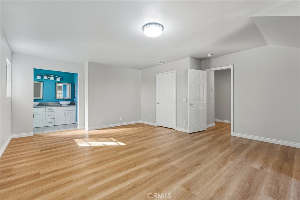 https://media.crmls.org/medias/1c311d8b-9385-46b9-8fd7-21c888c47d1e.jpg?preset=X-Large