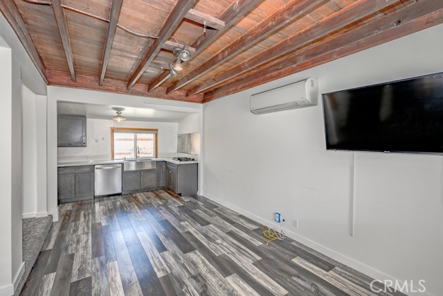 1219 N Lincoln Street, Burbank CA: https://media.crmls.org/medias/1c3161e8-538a-453e-8501-3b97d262cfef.jpg