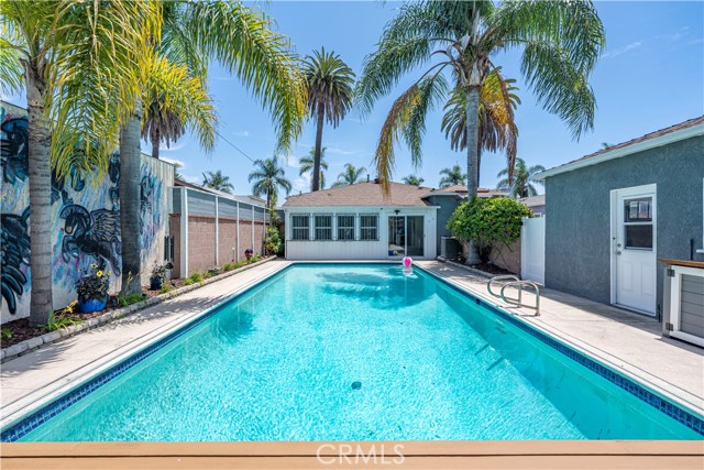 2325 Golden Avenue, Long Beach CA: https://media.crmls.org/medias/1c31feb3-ad93-4d0b-8651-d5af73ee6999.jpg
