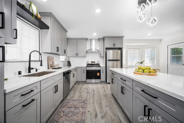 Detail Gallery Image 3 of 31 For 2612 Manhattan Beach Bld, Gardena,  CA 90249 - 3 Beds | 2 Baths